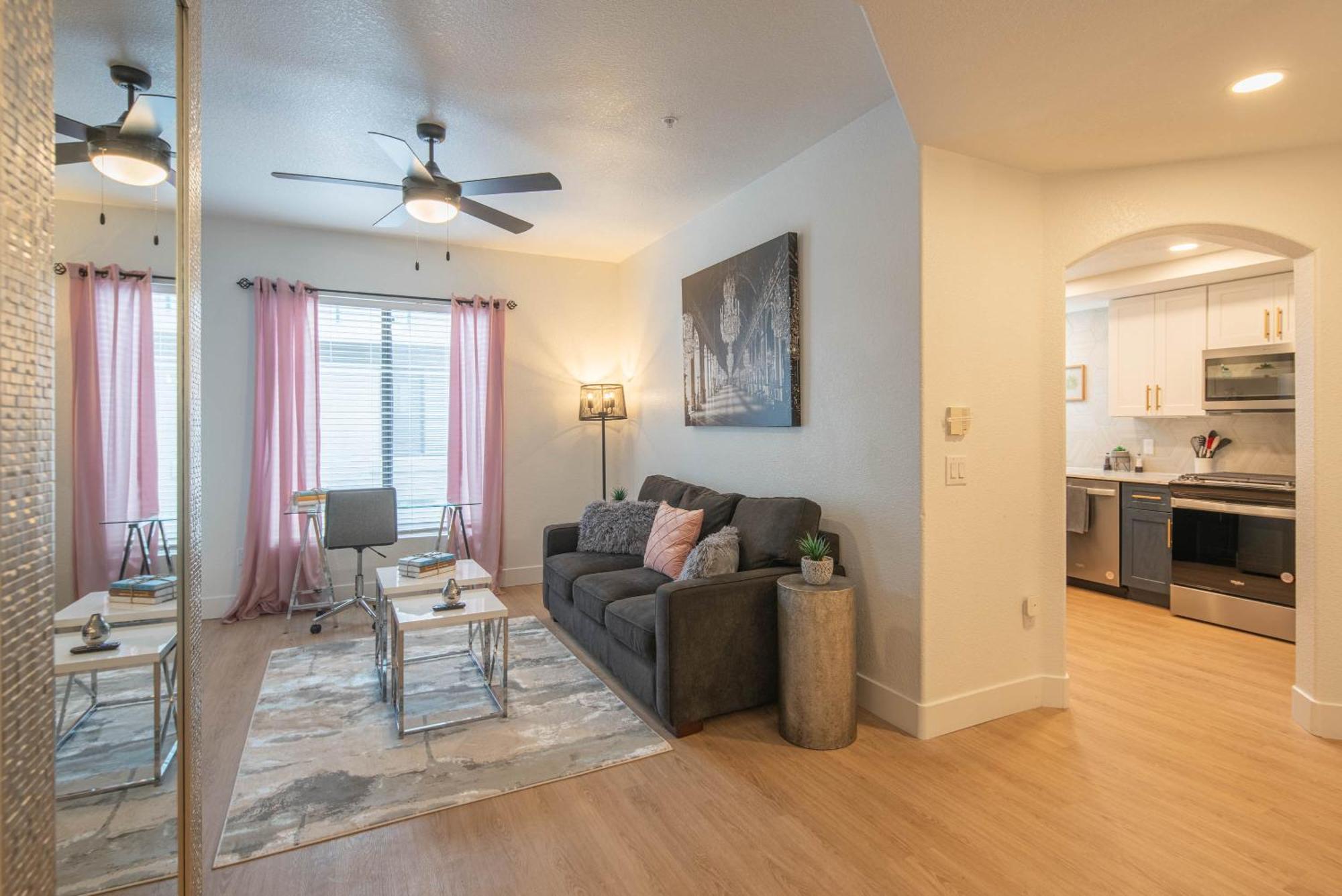 Appartamento Exclusive-Walk To Golf, Shopping & Dining-King Bed N268 Scottsdale Esterno foto